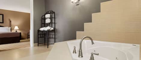 Suite, 1 King Bed, Non Smoking | Desk, iron/ironing board, rollaway beds, free WiFi