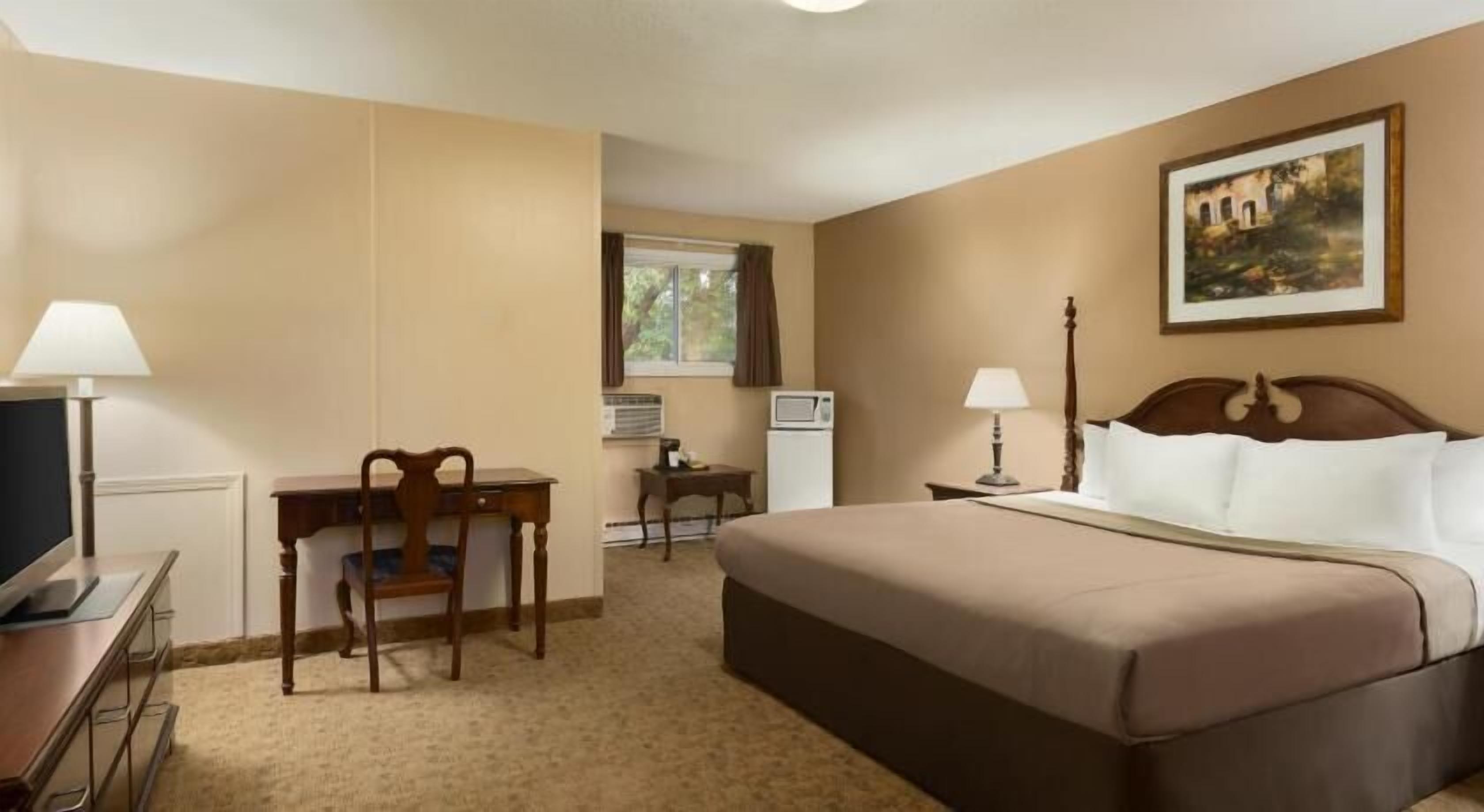 Desk, iron/ironing board, rollaway beds, free WiFi