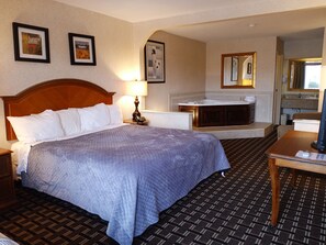 Deluxe Room, 1 King Bed, Non Smoking, Hot Tub | Blackout drapes, soundproofing, iron/ironing board, free WiFi - Onley Inn (Onley)