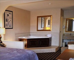 Deluxe Room, 1 King Bed, Non Smoking, Hot Tub