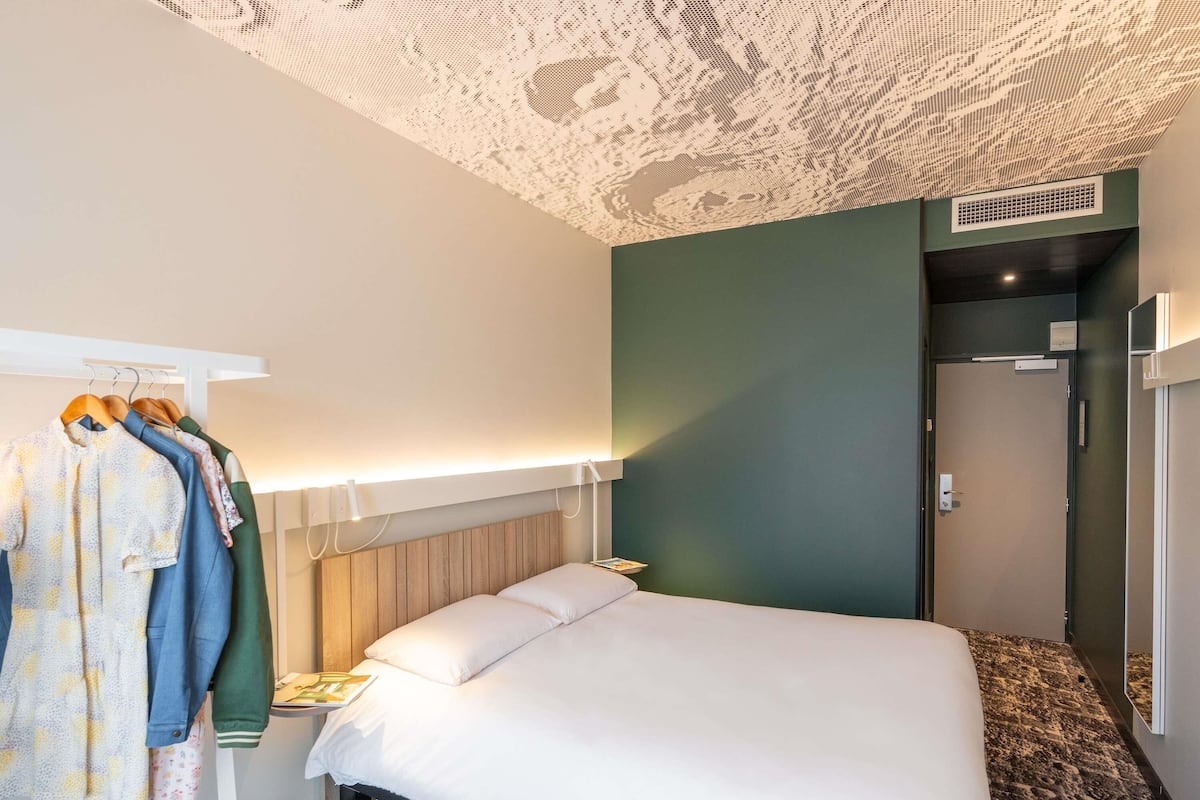 Chambre Standard, 1 lit double | Bureau, chambres insonorisées, fer et planche à repasser, Wi-Fi gratuit