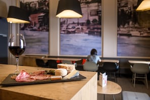 Snack-bar