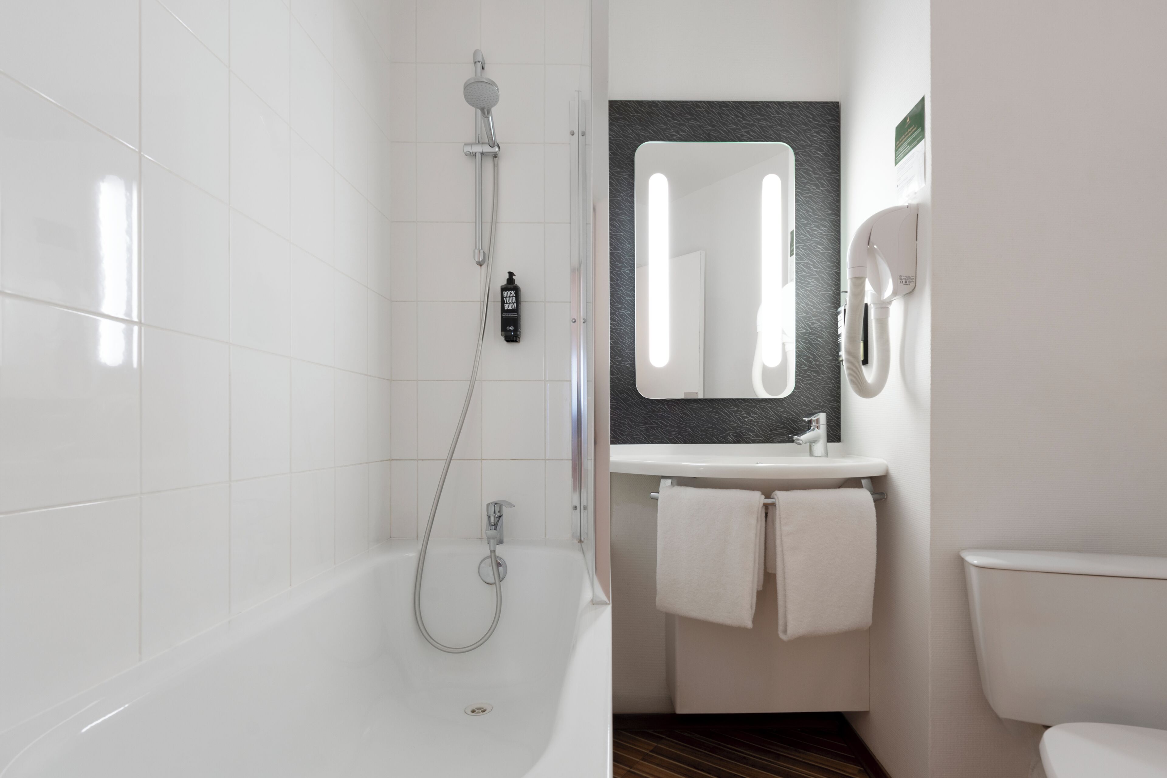 Superior Room, 1 Double Bed with Sofa bed | Bathroom | Bathtub, eco-friendly toiletries, hair dryer, towels