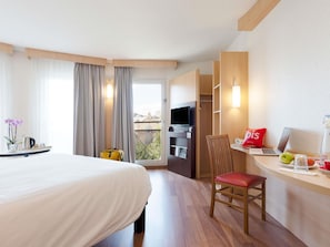 Quarto superior, 1 cama de casal e sofá-cama | Escrivaninha, cortinas blackout, quartos à prova de som