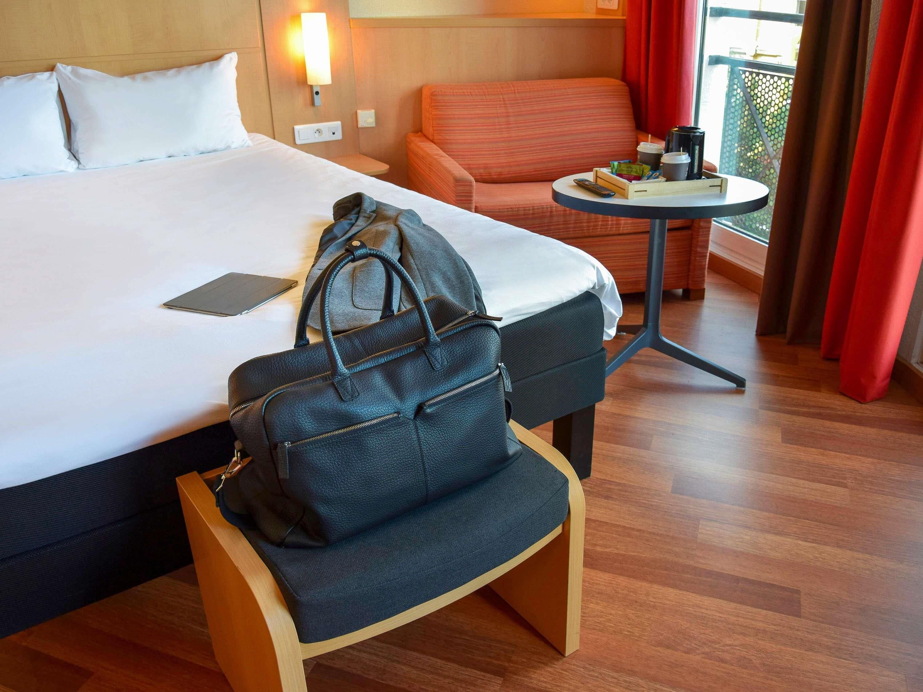 Colchones con pillow-top, escritorio y espacio para trabajar con laptop 