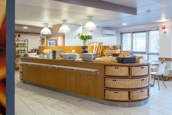 Dagelijks ontbijtbuffet (EUR 12.90 per persoon)