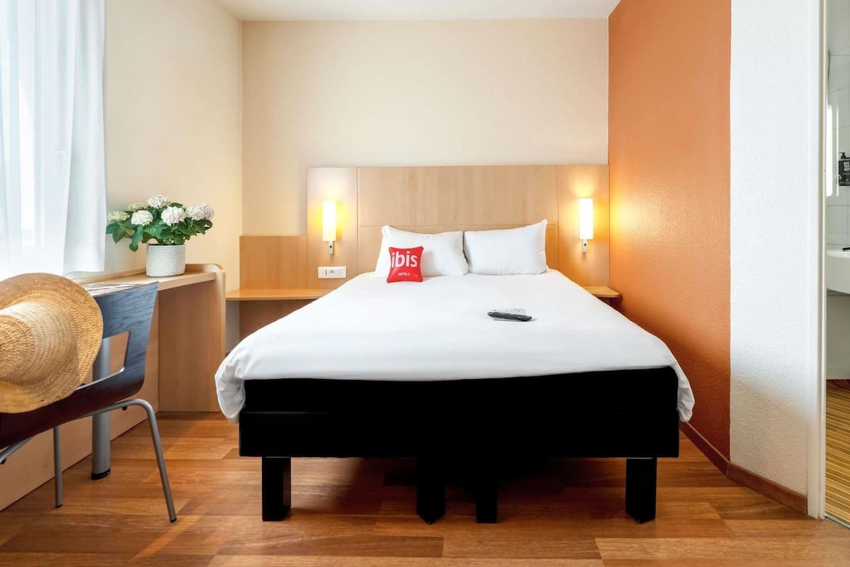 Standard Double Room, 1 Double Bed | Pillowtop beds, desk, laptop workspace, blackout drapes