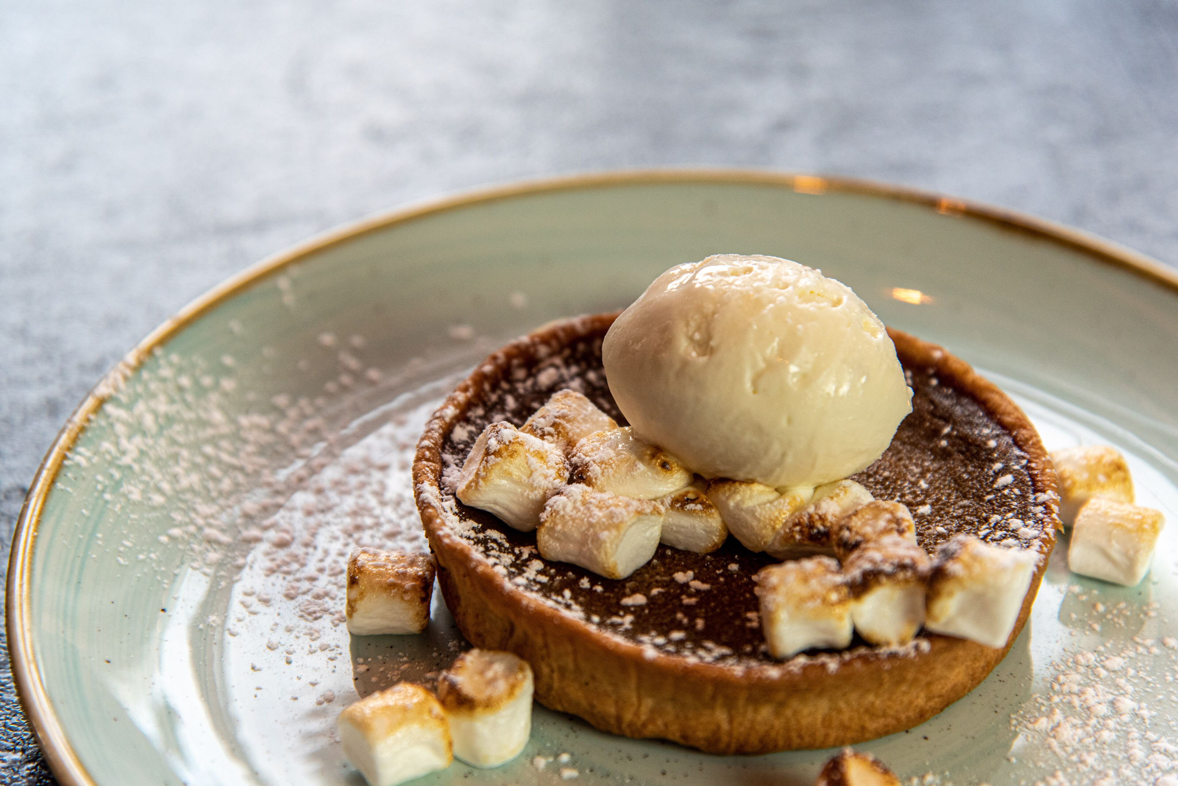 2 restaurants, breakfast served