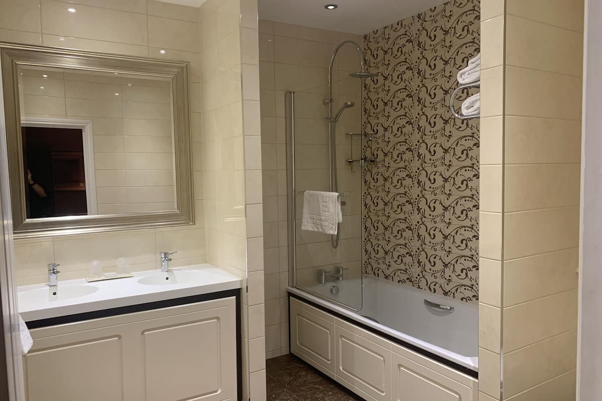 standard room (feature) | bathroom | free toiletries, hair dryer, towels