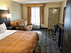 Blackout drapes, iron/ironing board, free WiFi, bed sheets - Quality Inn Riverside near UCR and Downtown (Riverside)