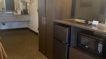 Cortinas opacas, tabla de planchar con plancha, wifi gratis