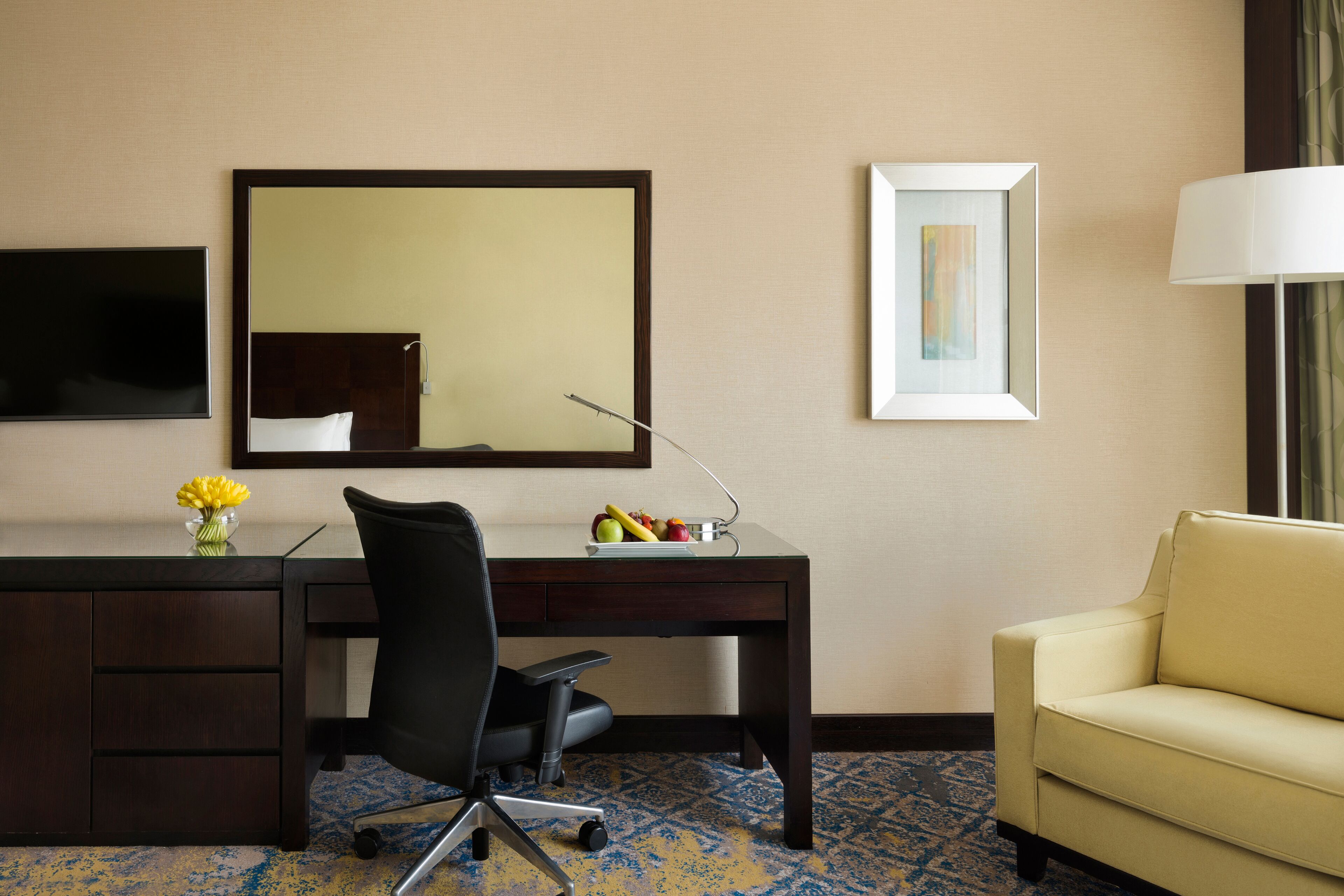 club room, 1 king bed (club floor) | 1 bedroom, minibar, in-room safe, desk