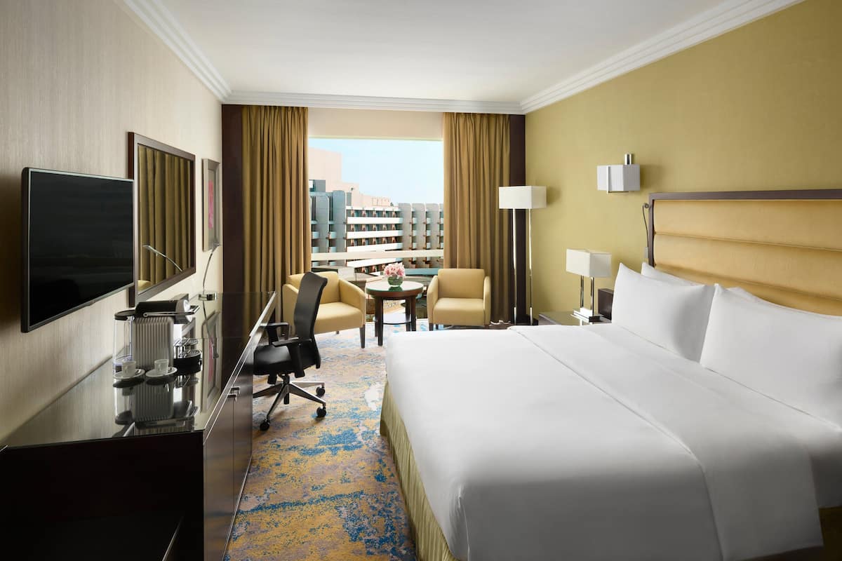 club suite, 2 bedrooms, non smoking | 1 bedroom, minibar, in-room safe, desk