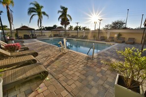 Outdoor pool - Holiday Inn Orlando East - UCF Area by IHG (Orlando)