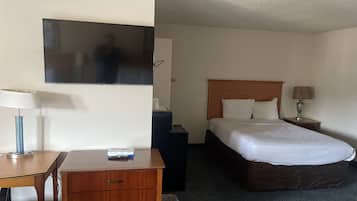 Family Room | Living area | 43-inch TV with satellite channels