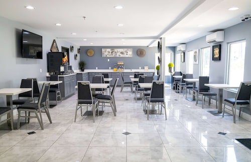 Baymont by Wyndham College Park Atlanta Airport South