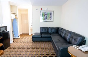 Cortinas blackout, wifi gratis y ropa de cama 