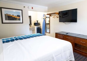 Cortinas opacas, wifi gratis, ropa de cama