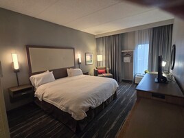 Room, 1 King Bed, Non Smoking, Refrigerator & Microwave | Premium bedding, pillowtop beds, in-room safe, desk