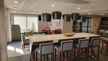 Área de estar no saguão