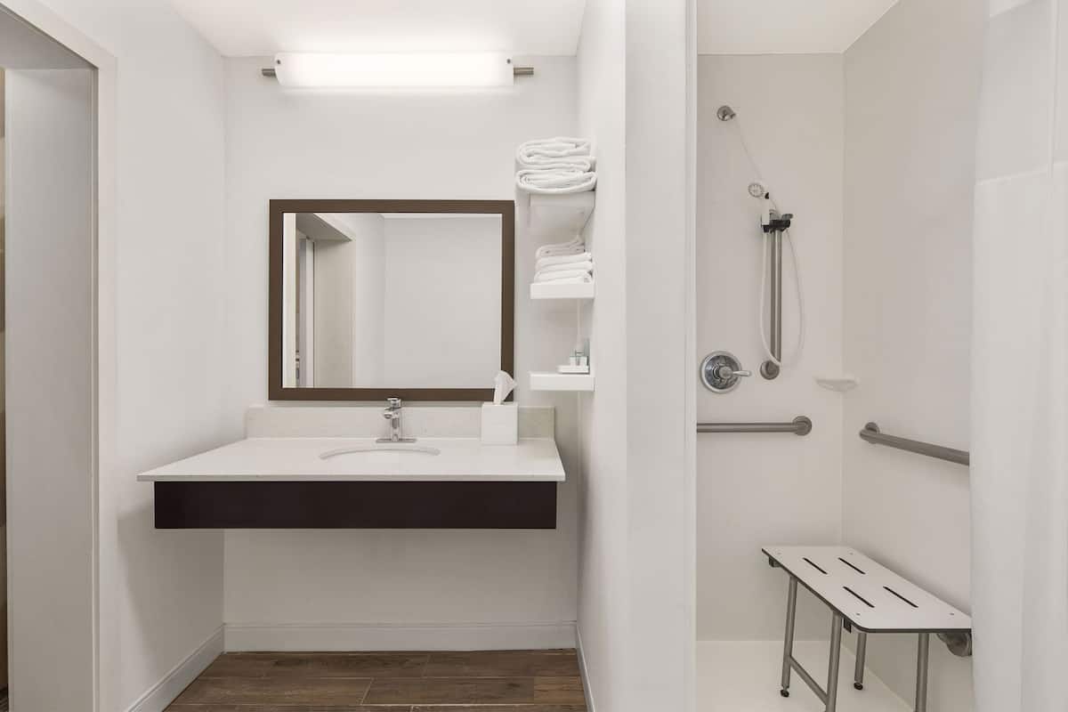 Bathroom | Combined shower/tub, deep soaking tub, designer toiletries, hair dryer