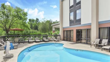 Outdoor pool, sun loungers