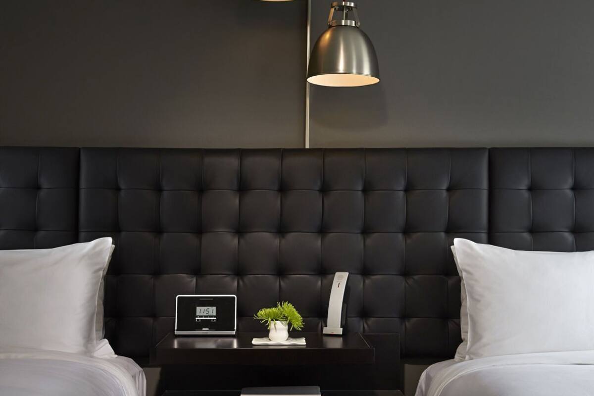 Ylelliset vuodevaatteet, untuvapeitot, pillowtop-patjalliset sängyt