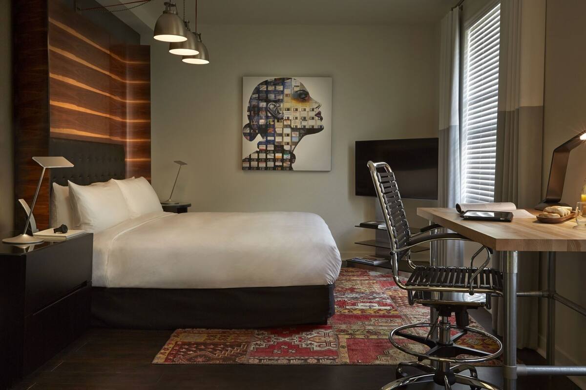 Ylelliset vuodevaatteet, untuvapeitot, pillowtop-patjalliset sängyt