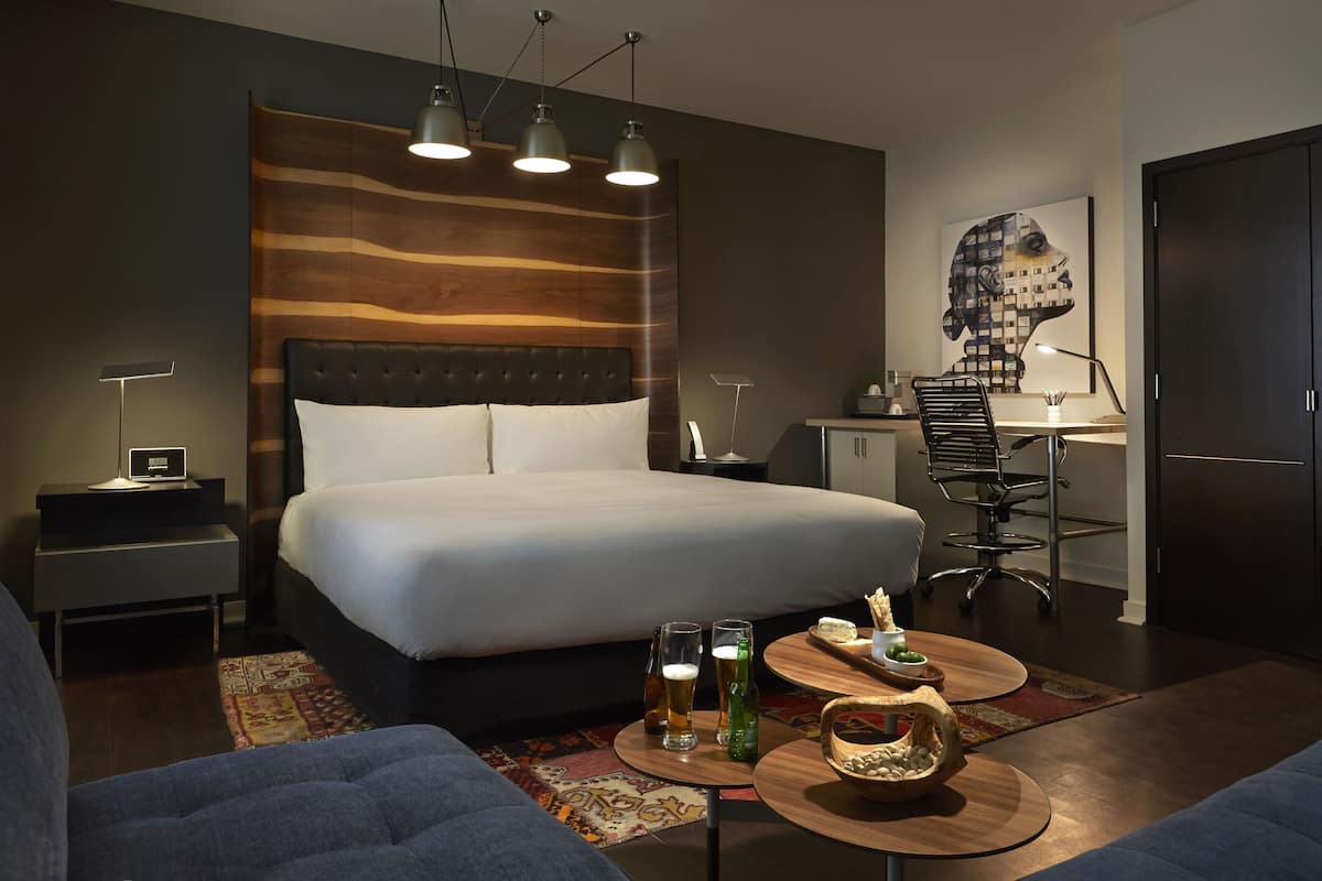 Ropa de cama de alta calidad, edredón, camas con pillow-top y minibar