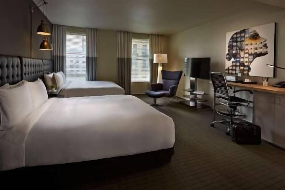 Ylelliset vuodevaatteet, untuvapeitot, pillowtop-patjalliset sängyt