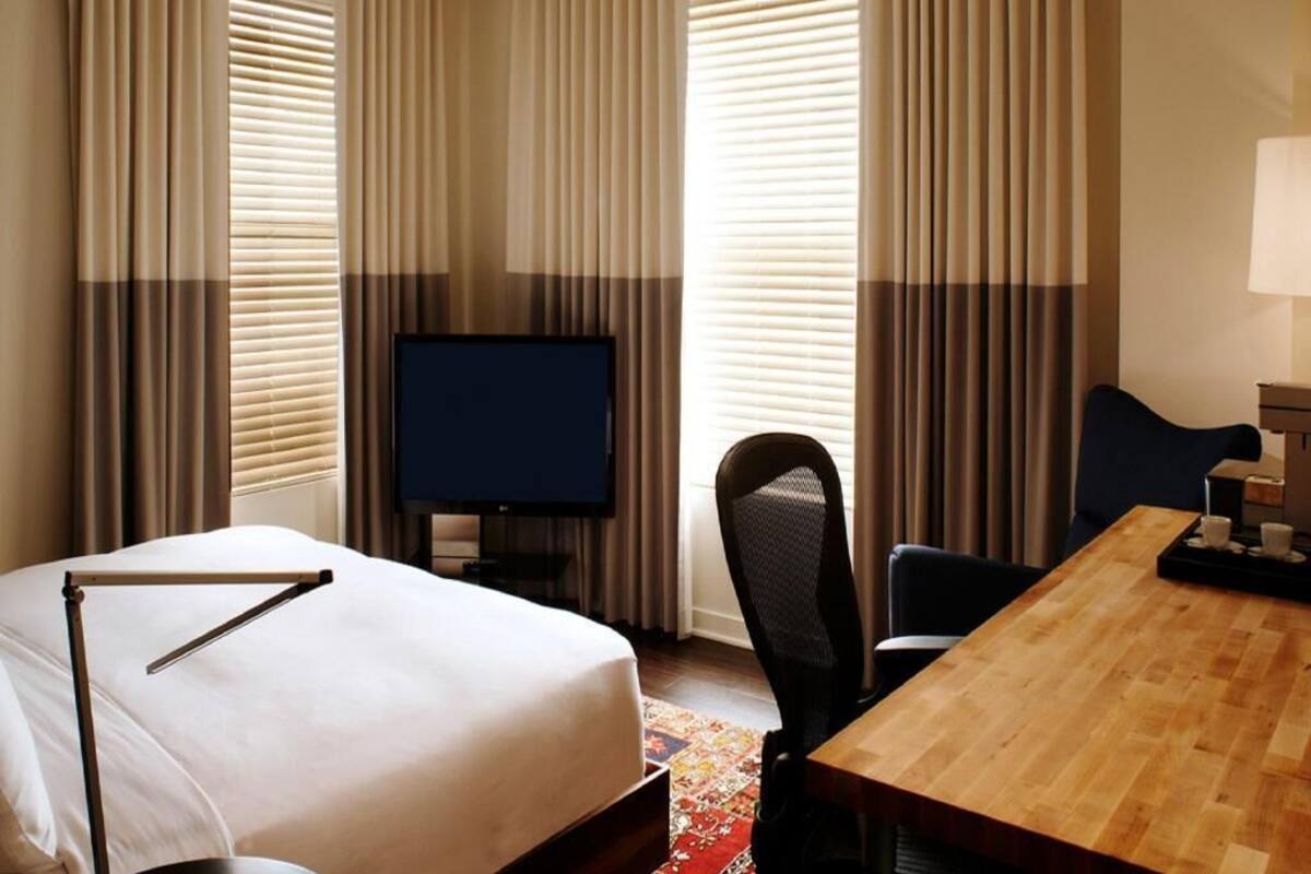 Ylelliset vuodevaatteet, untuvapeitot, pillowtop-patjalliset sängyt