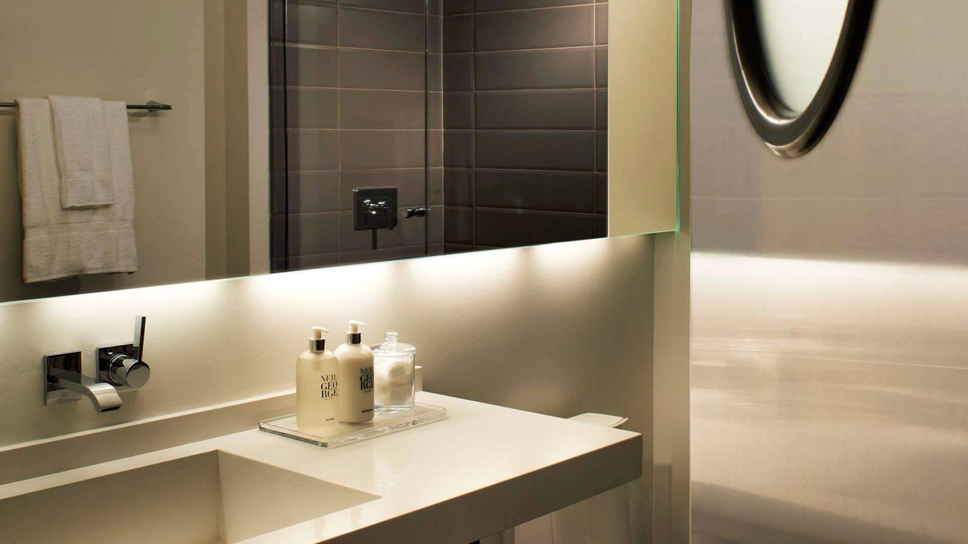 Bad | Dusj, designertoalettartikler, hårføner og badekåper