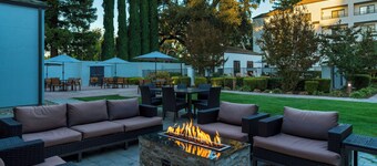 薩克拉門托機場納多馬斯萬怡酒店