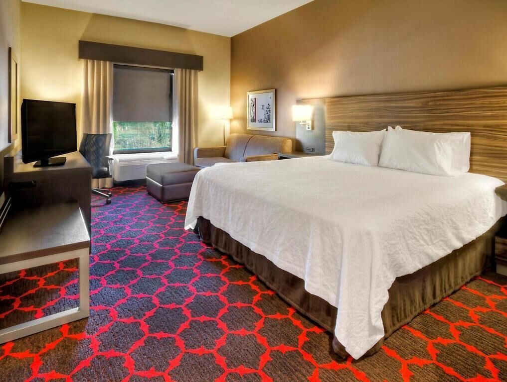 Premium bedding, pillowtop beds, free WiFi, bed sheets