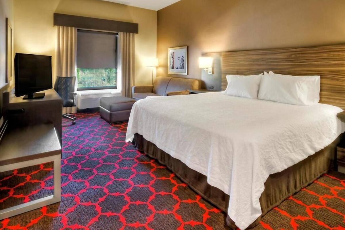 Premium bedding, pillowtop beds, free WiFi, bed sheets