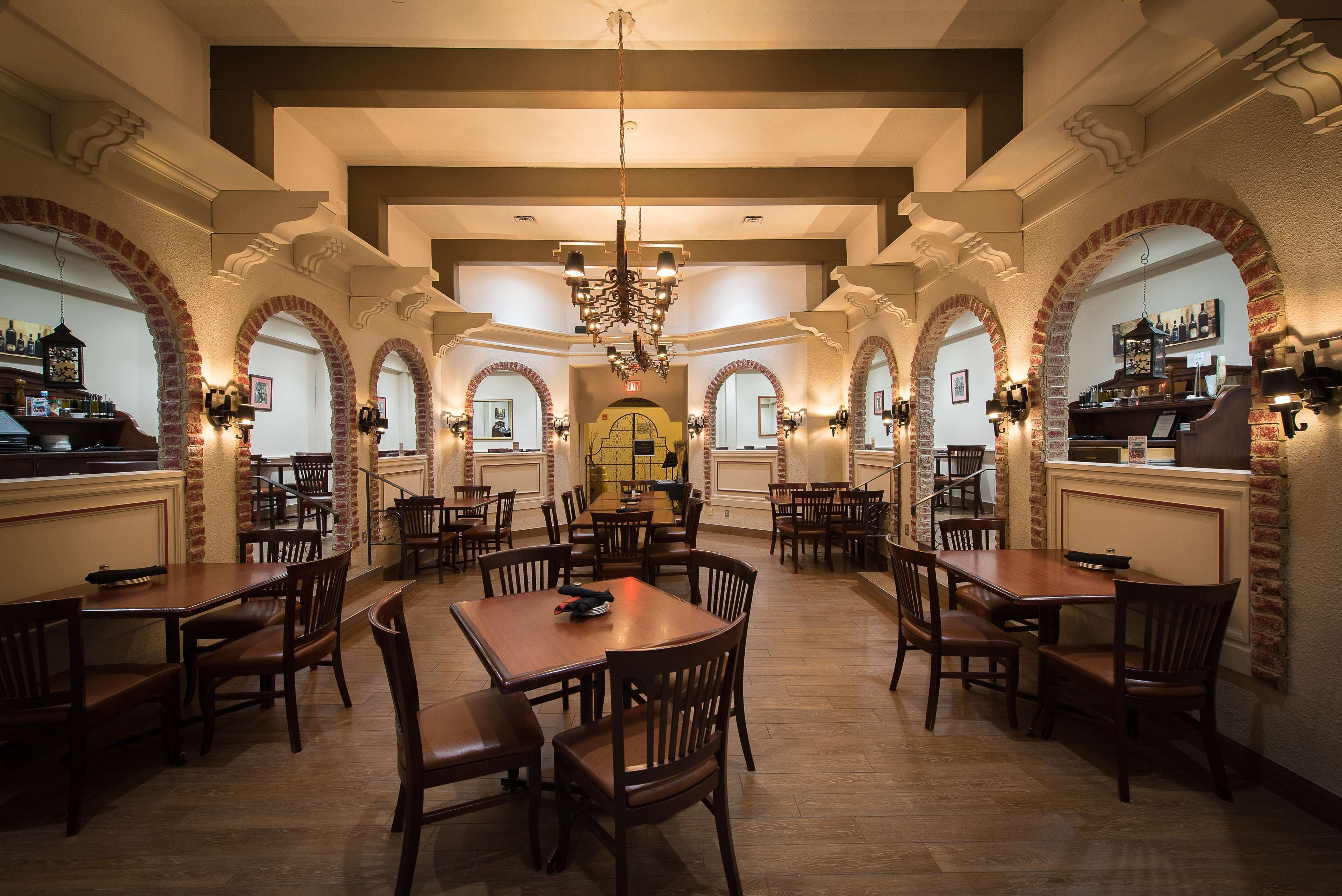 Breakfast, lunch, dinner served; Italian cuisine 