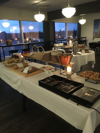 Free daily continental breakfast