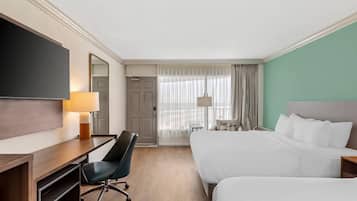 Standaard kamer, 2 queensize bedden, niet-roken | Een bureau, een laptopwerkplek, verduisterende gordijnen