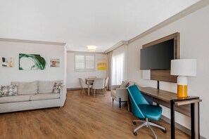 客房, 2 张大床, 无烟房, 海滨 | 办公桌、笔记本电脑工作区、遮光窗帘、熨 斗/熨衣板