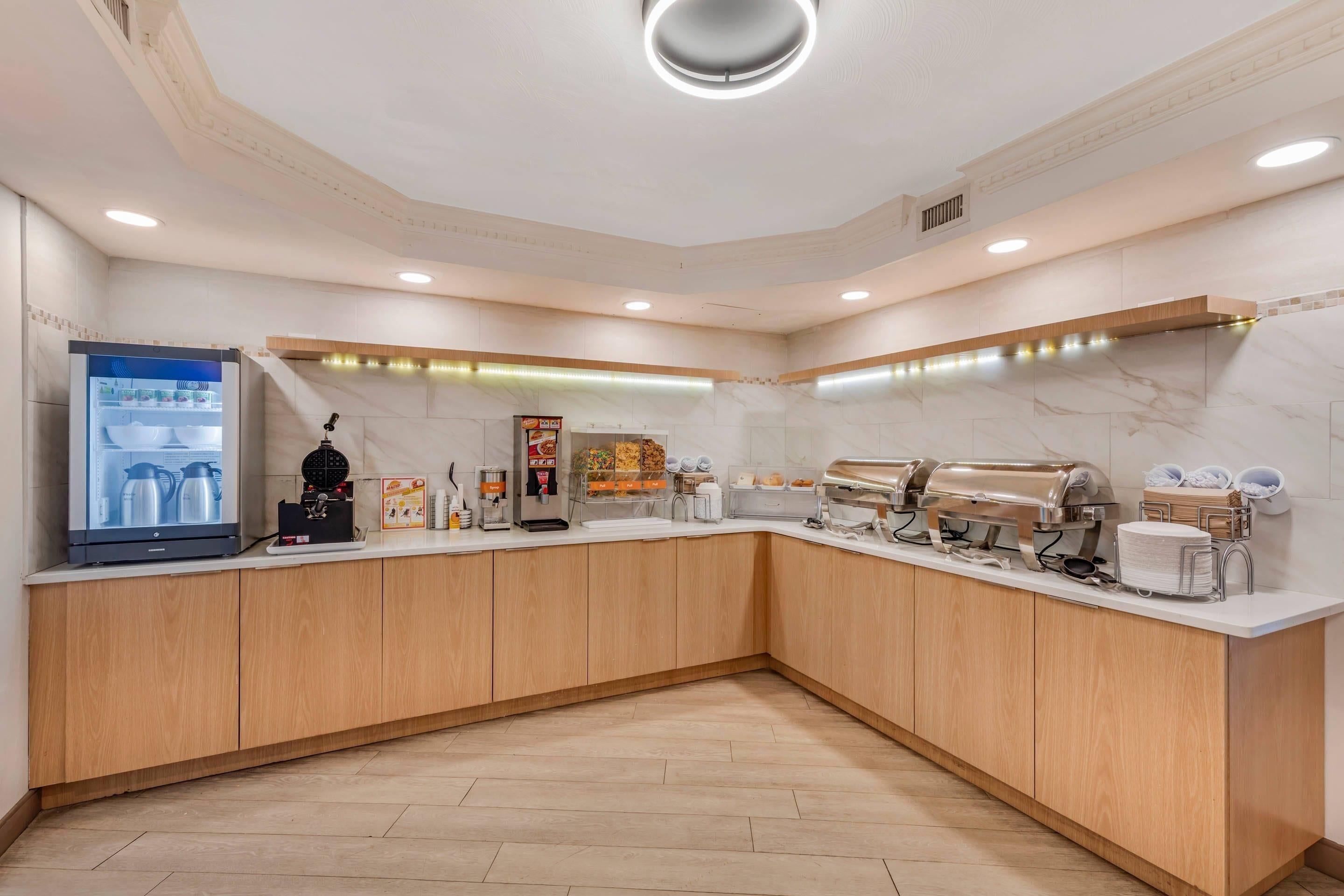 Desayuno completo gratuito y diario