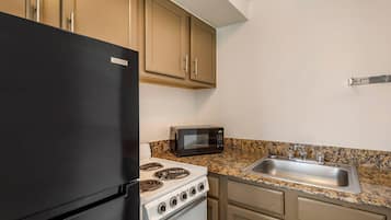 Quarto, 2 camas Queen, para não fumantes (Efficiency) | Escrivaninha, espaço de trabalho para notebook, cortinas blackout