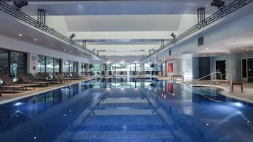 Bồn tắm spa trong nhà