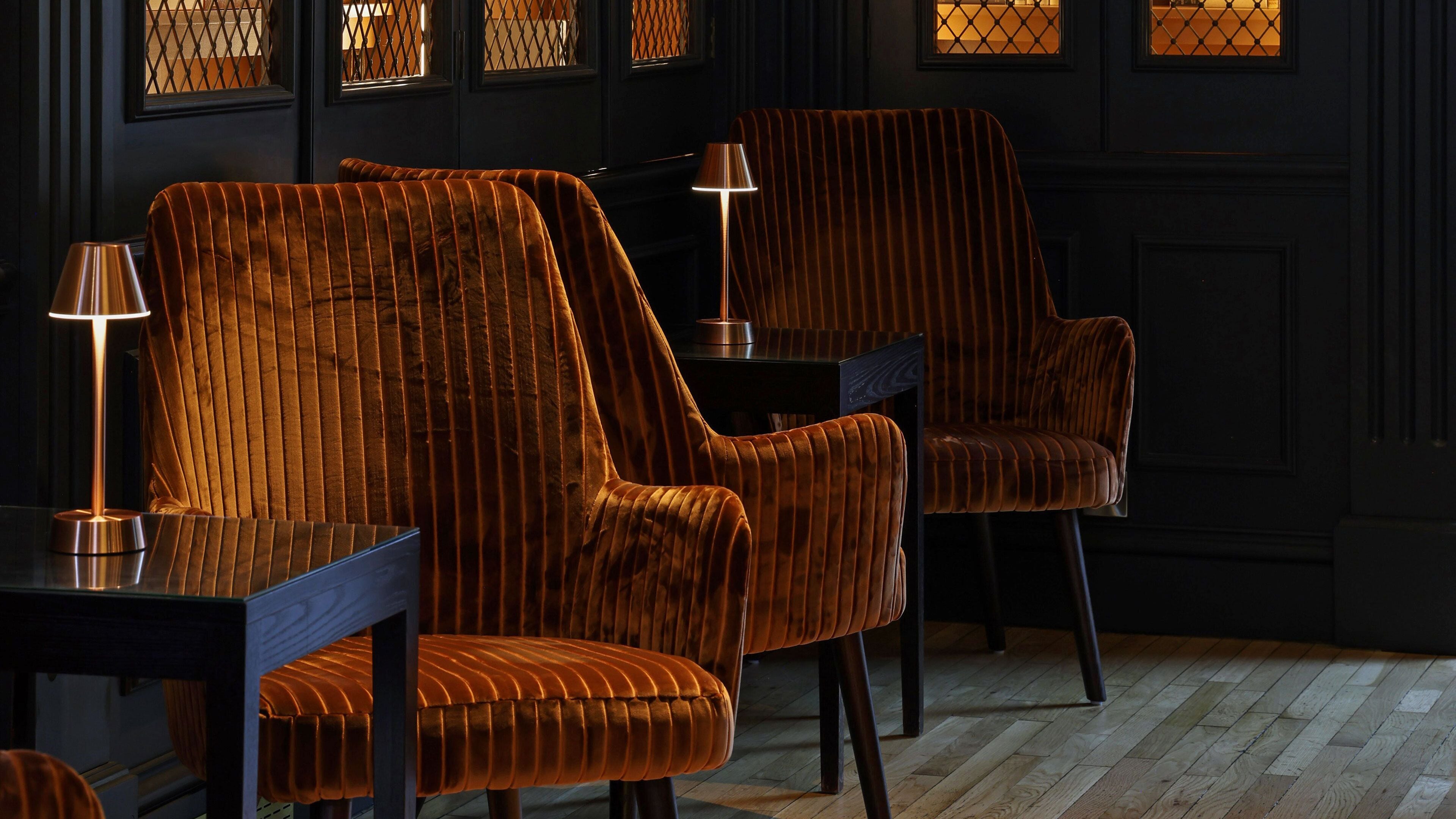 breakfast, lunch, dinner served; british cuisine