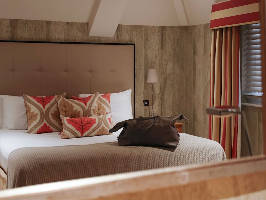 Egyptian cotton sheets, hypo-allergenic bedding, minibar, in-room safe