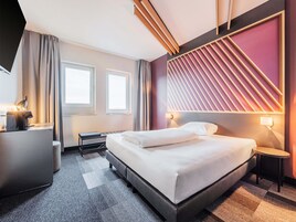 Premium Double Room | Desk, blackout drapes, soundproofing, free WiFi