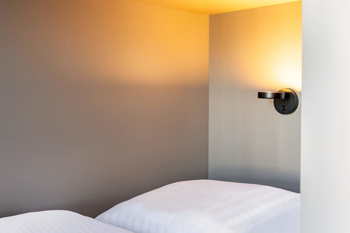 1 habitación, escritorio, cortinas blackout y sistema de insonorización