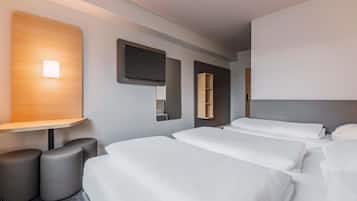 Schreibtisch, Verdunkelungsvorhänge, schallisolierte Zimmer