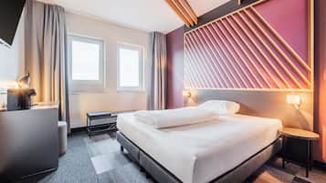 Schreibtisch, Verdunkelungsvorhänge, schallisolierte Zimmer