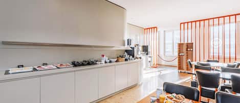 Daily buffet breakfast (EUR 13.9 per person)