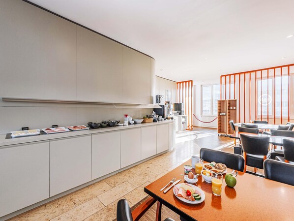 Daily buffet breakfast (EUR 13.9 per person)